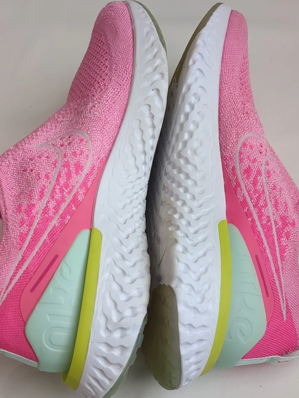 Nike Women's Epic Phantom React Flyknit Psychic Pink Shoes Sz 9